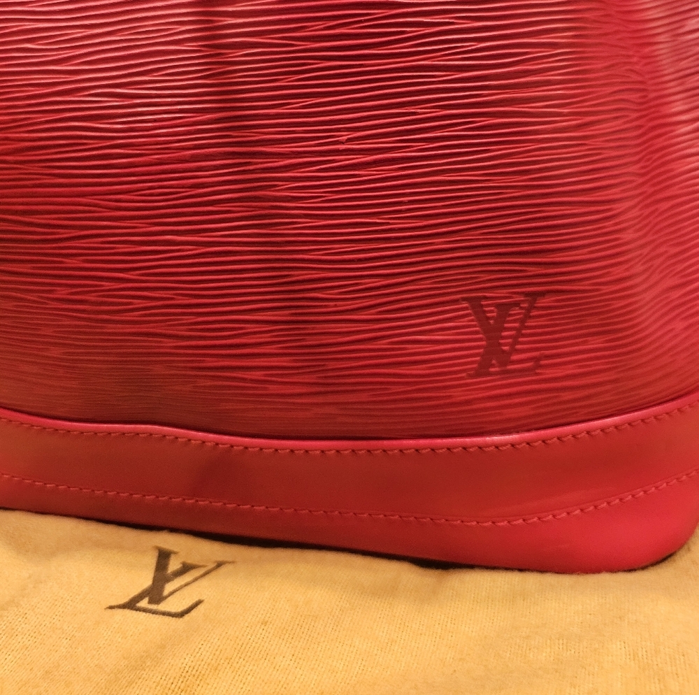 LOUIS VUITTON Vintage Epi Noe in Castillan Red - GORGEOUS! - Picture 8 of 11